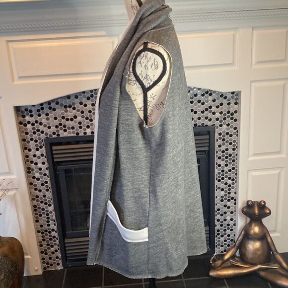 Supply and Demand grey vest with super soft inside, size medium - Picture 4 of 6